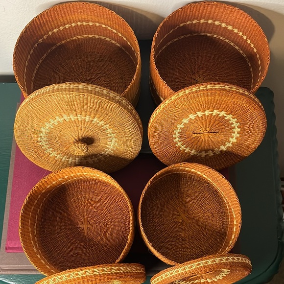 Vintage 1960s Four Woven Sweetgrass Lidded Nesting Baskets - Picture 8 of 9